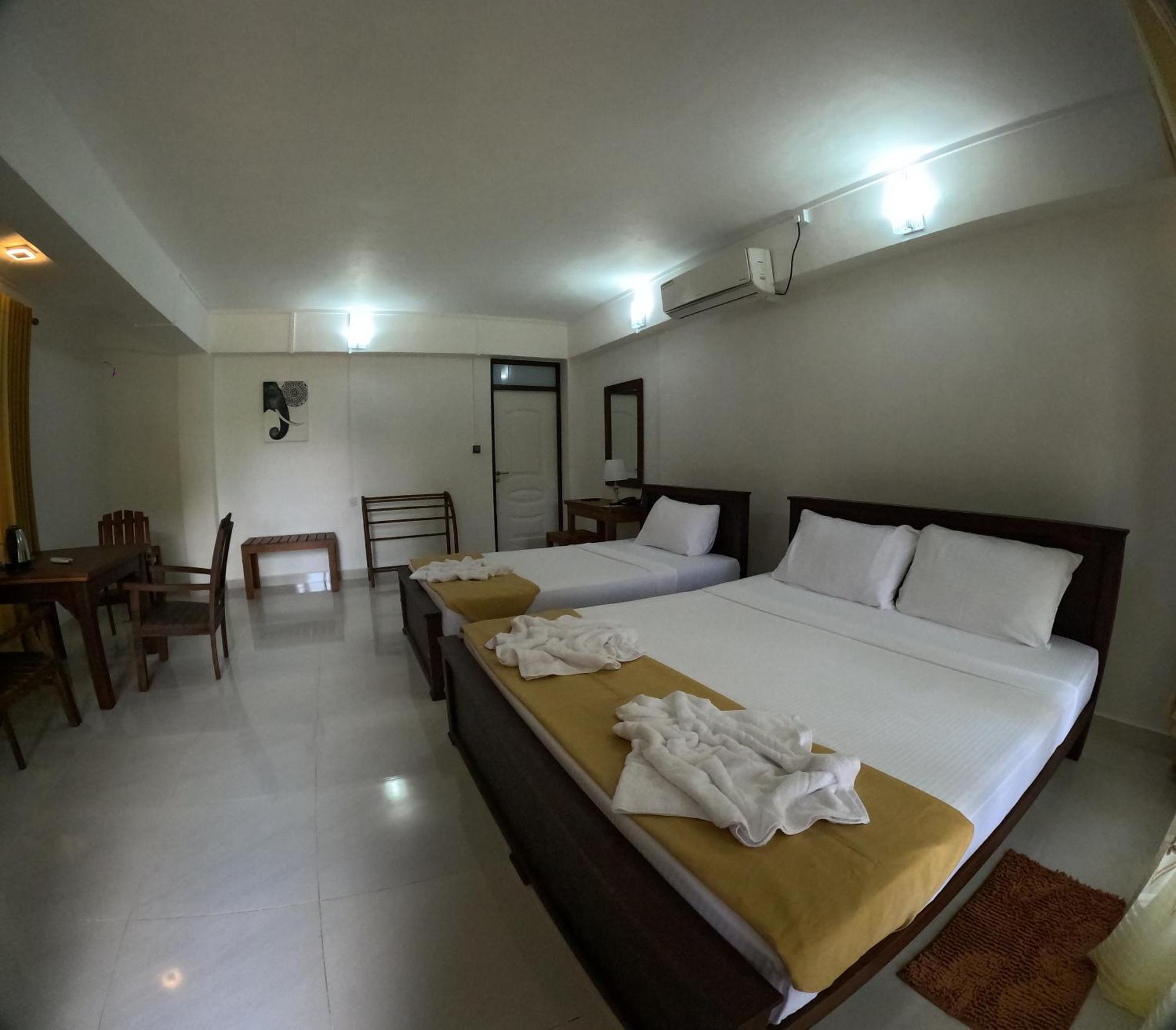 Spice Village Hotel & Restaurant Habarana Extérieur photo