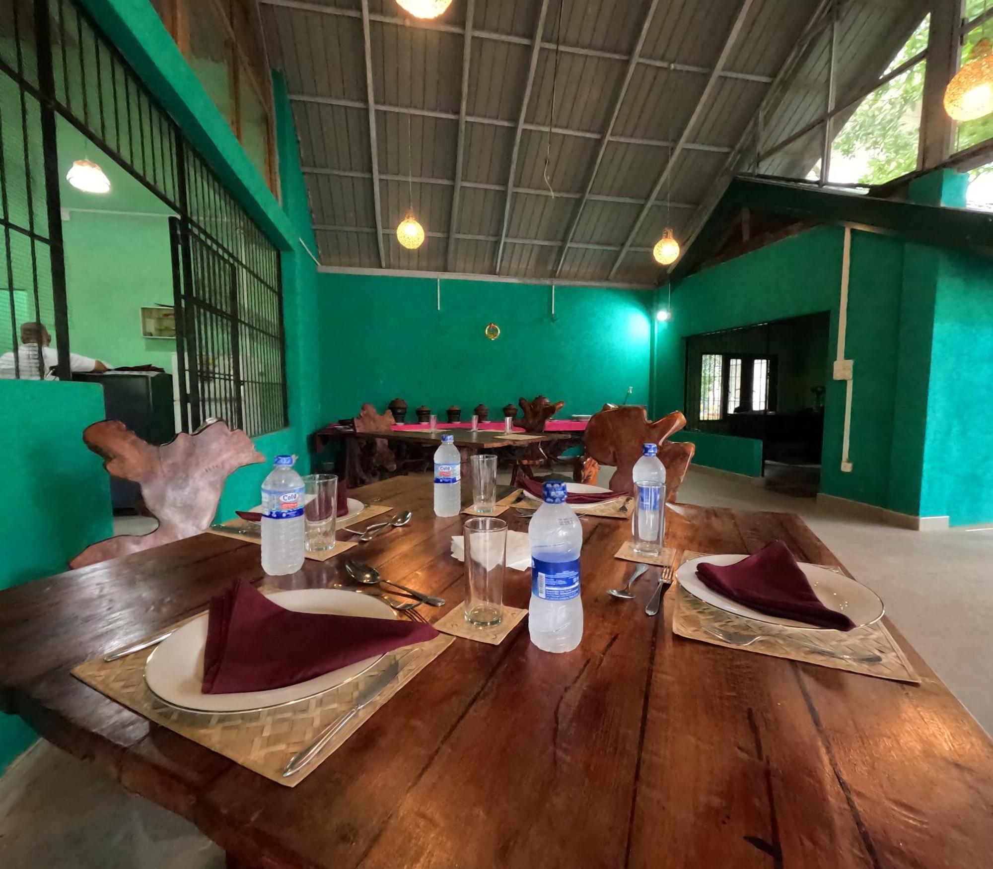 Spice Village Hotel & Restaurant Habarana Extérieur photo